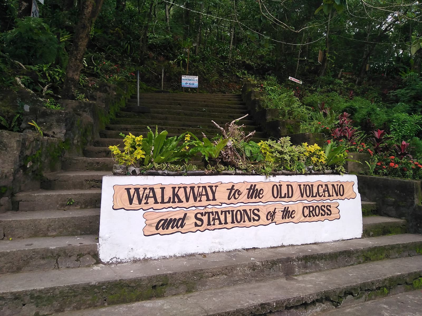 The stone steps and sign at the start of the walkway to the Old Volcano and the Stations of the Cross